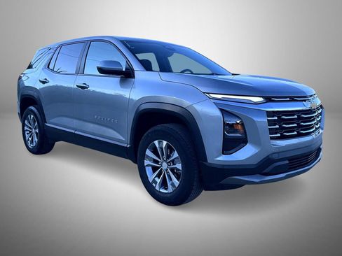 Used 2025 Chevrolet Equinox LT AWD/4WD image 3