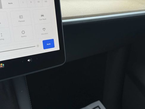 Used 2023 Tesla Model Y Long Range image 23