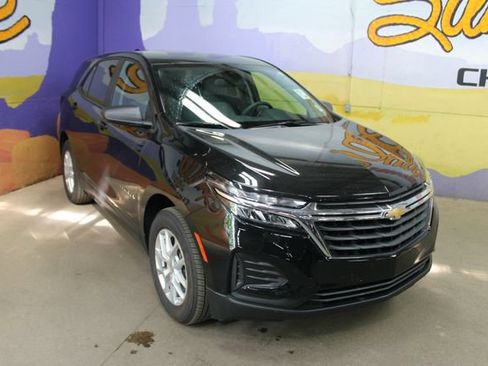 Used 2024 Chevrolet Equinox LS w/ LS Convenience Package AWD/4WD image 2