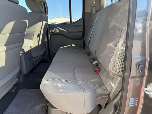 Used 2021 Nissan Frontier SV image 32