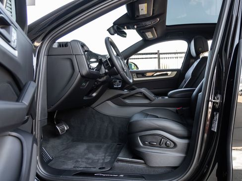 Certified 2025 Porsche Cayenne S AWD/4WD image 26