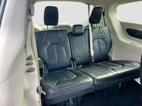 Certified 2023 Chrysler Pacifica Touring-L FWD image 25