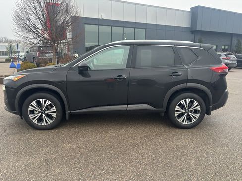 Used 2023 Nissan Rogue SV w/ SV Premium Package image 4