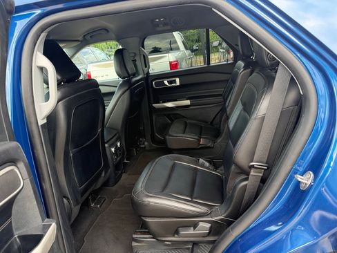 Used 2020 Ford Explorer XLT w/ Equipment Group 202A RWD image 13