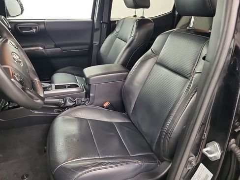 Used 2021 Toyota Tacoma TRD Sport AWD/4WD image 2