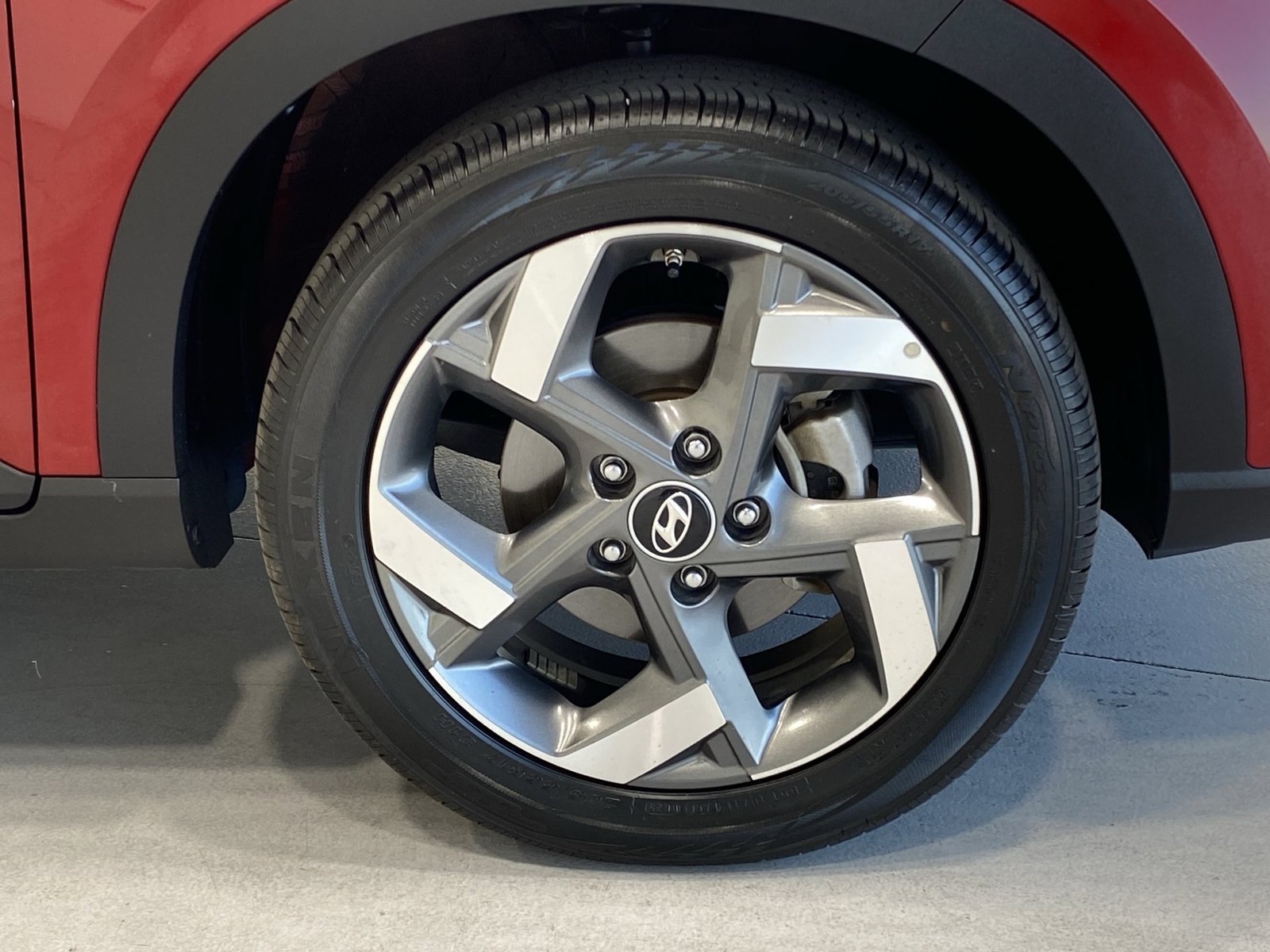 Used 2025 Hyundai Venue SEL FWD image 10