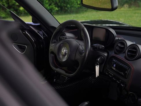 Used 2019 Alfa Romeo 4C Spider RWD image 54