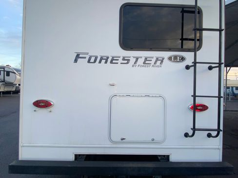 Used 2019 Chevrolet Express 4500 w/ RV Package image 4