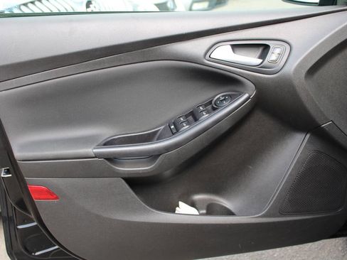Used 2016 Ford Focus SE image 14