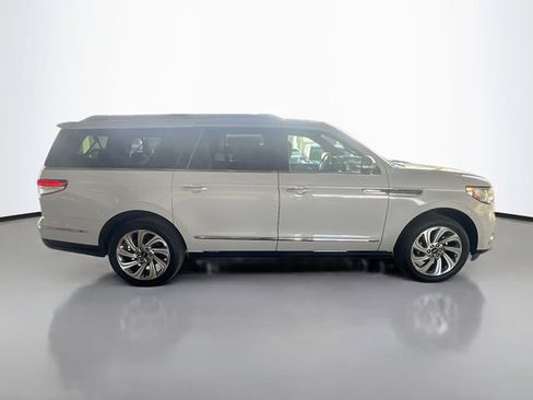 Used 2024 Lincoln Navigator L Reserve AWD/4WD image 8