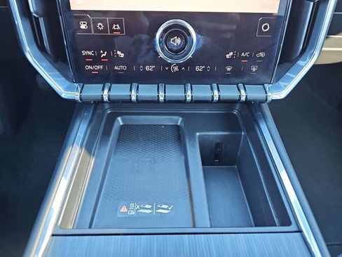 Used 2024 GMC Acadia Elevation image 18