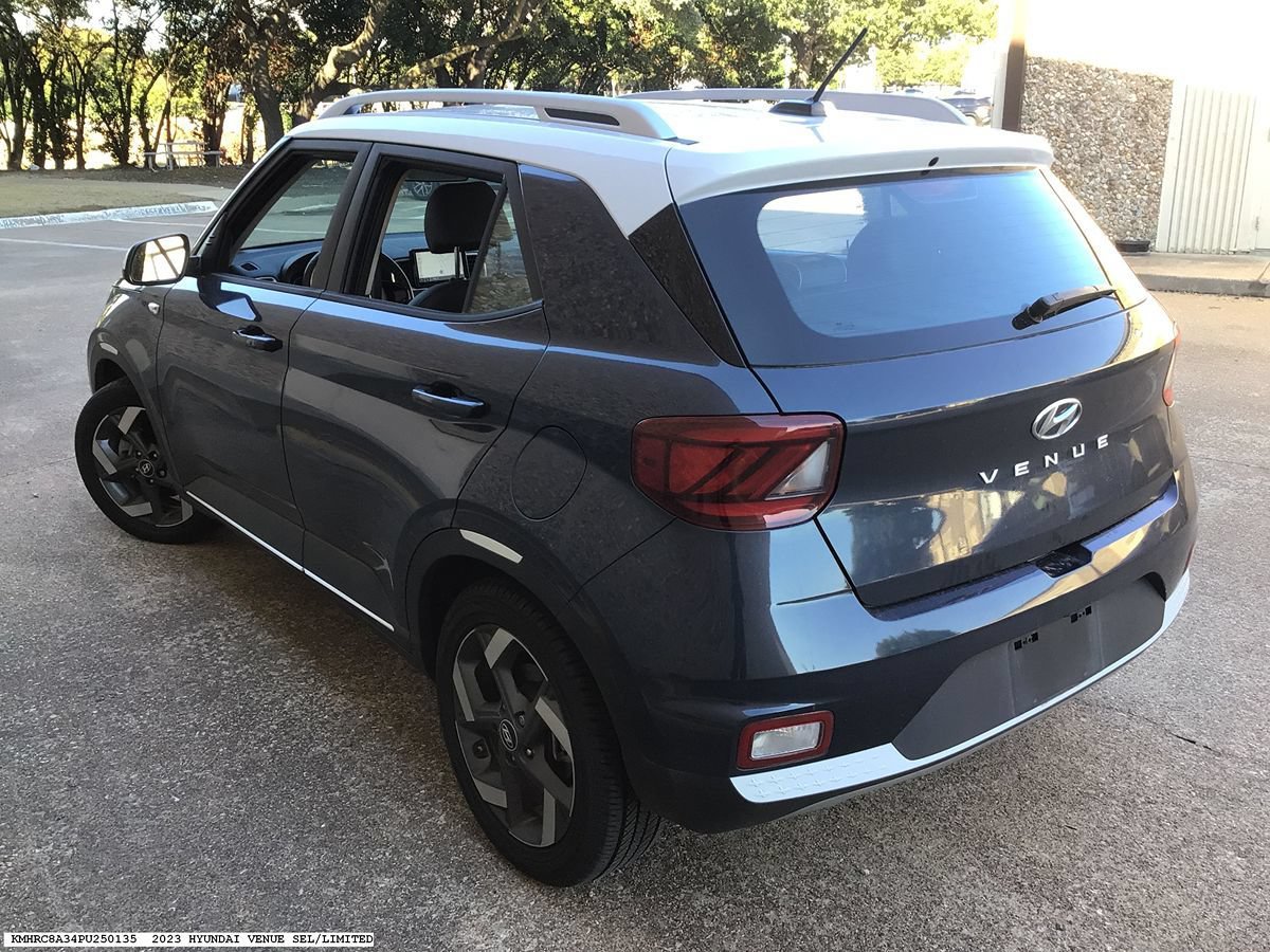 Used 2023 Hyundai Venue Limited w/ Cargo Package FWD image 6