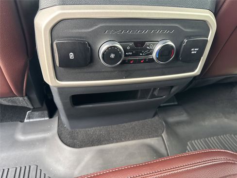 Used 2024 Ford Expedition Limited RWD image 31
