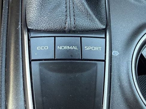 Used 2023 Toyota Camry SE w/ Protection Package (Q2) (TMS) FWD image 20