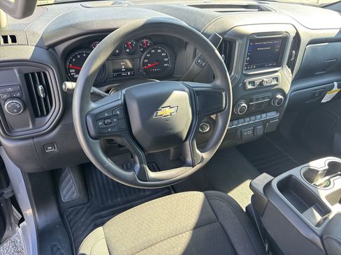 Used 2025 Chevrolet Silverado 1500 Custom image 18