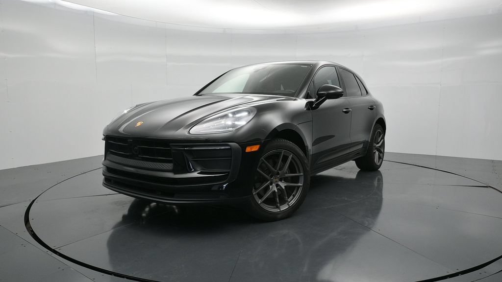 Certified 2023 Porsche Macan AWD/4WD image 1
