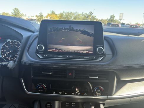 Used 2025 Nissan Rogue SV AWD/4WD image 23