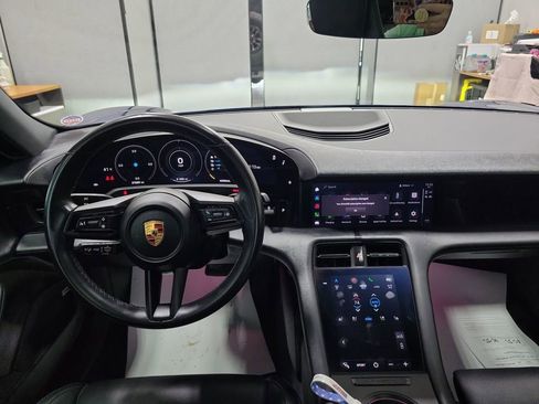 Used 2021 Porsche Taycan image 3