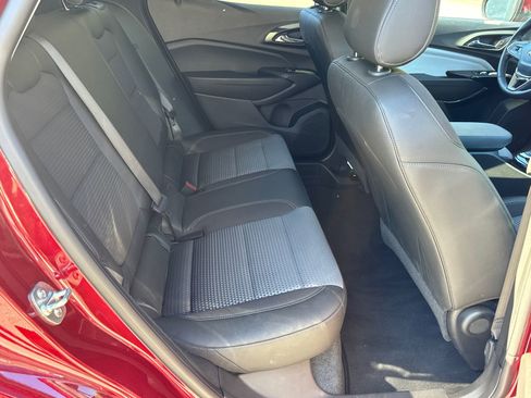 Used 2025 Chevrolet Trax LT w/ LT Convenience Package image 15