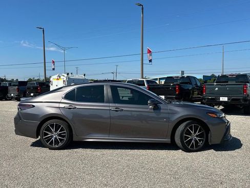 Used 2023 Toyota Camry SE image 7