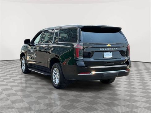 Used 2025 Chevrolet Suburban LT AWD/4WD image 5