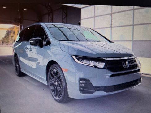Used 2025 Honda Odyssey Sport-L image 3