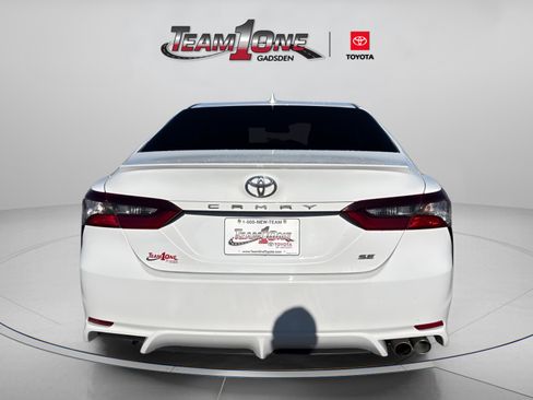 Used 2024 Toyota Camry SE image 9