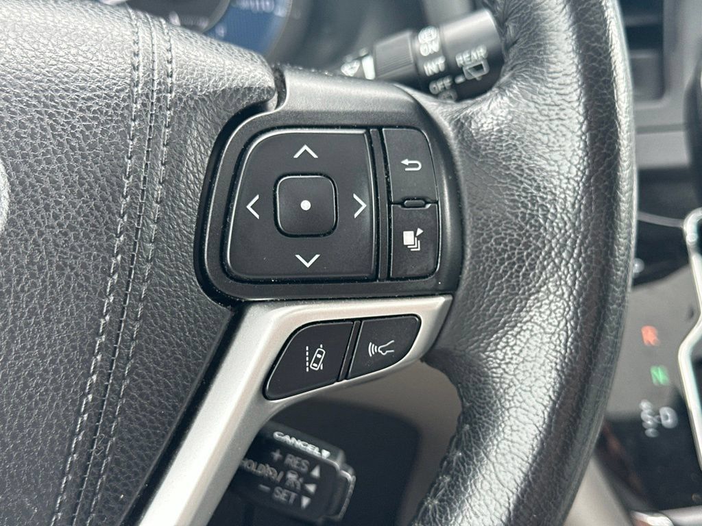 Used 2019 Toyota Sienna XLE w/ XLE Navigation Package FWD image 22