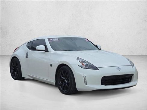 Used 2020 Nissan 370Z Coupe RWD image 3