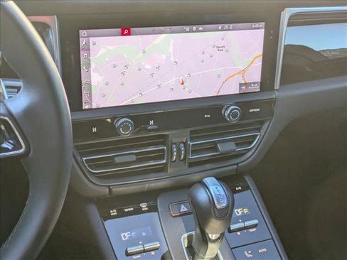 Used 2023 Porsche Macan S image 11