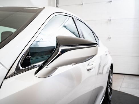 Certified 2025 Lexus ES 300h w/ Luxury Package image 17