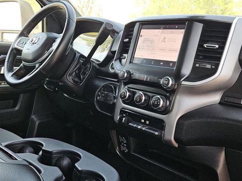 Used 2024 RAM 2500 Big Horn image 32