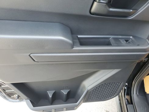 Certified 2025 Toyota Tacoma SR5 AWD/4WD image 15