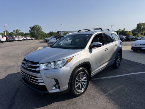 Used 2017 Toyota Highlander XLE AWD/4WD image 6