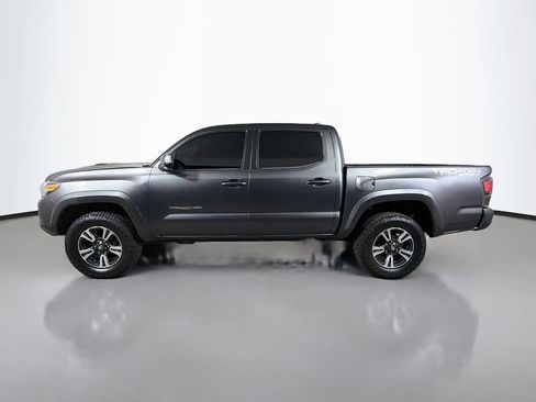Used 2016 Toyota Tacoma TRD Sport AWD/4WD image 9