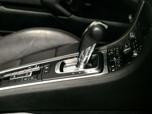 Used 2018 Porsche 718 Boxster S image 25