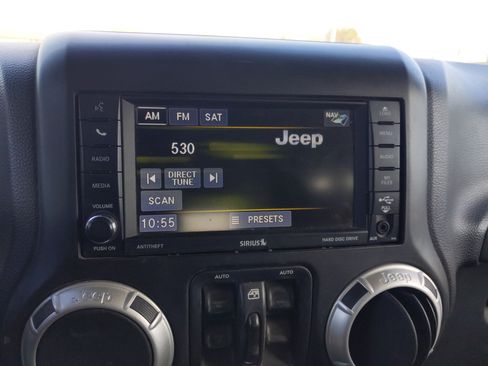 Used 2014 Jeep Wrangler Unlimited Sahara w/ Connectivity Group image 19