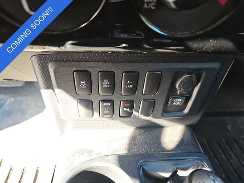 Used 2013 Toyota FJ Cruiser 4WD w/ Upgrade Pkg image 11