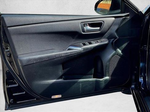 Used 2017 Toyota Camry SE image 17