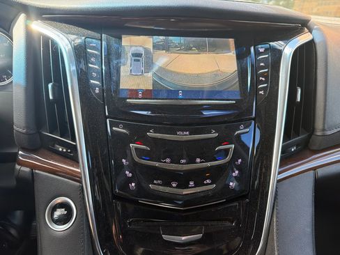 Used 2020 Cadillac Escalade Luxury AWD/4WD image 19
