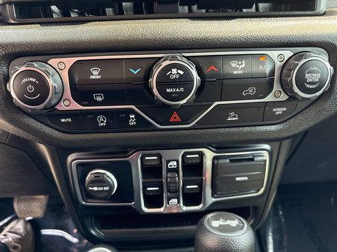 Used 2024 Jeep Wrangler Unlimited Sport AWD/4WD image 36