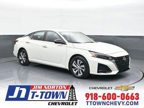 Used 2024 Nissan Altima 2.5 S image 1