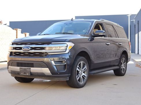 Used 2024 Ford Expedition Limited AWD/4WD image 2