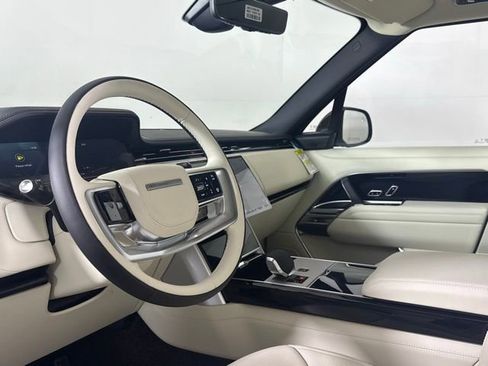 New 2025 Land Rover Range Rover SE image 4