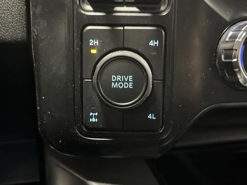 Used 2025 Ford F350 Lariat w/ Black Appearance Package image 25