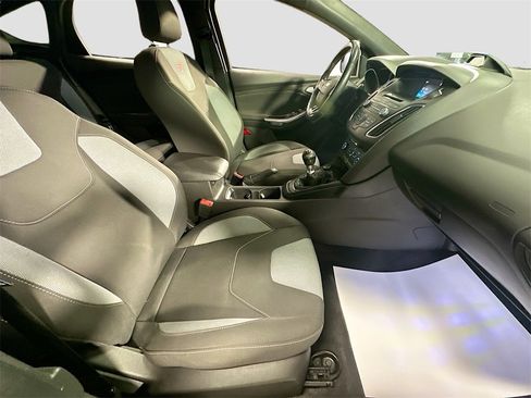 Used 2017 Ford Focus ST image 26