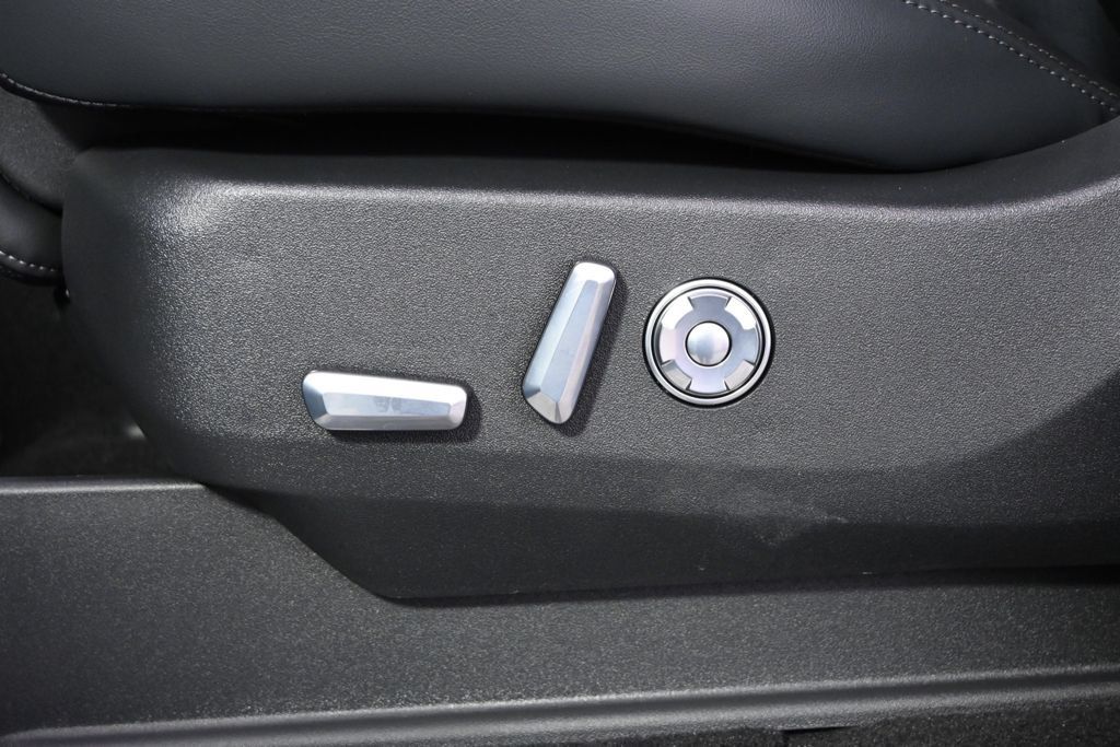 New 2027 Lincoln Navigator L Reserve w/ Jet Appearance Package AWD/4WD image 14