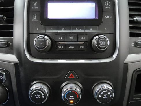 Used 2018 RAM 1500 Express AWD/4WD image 19