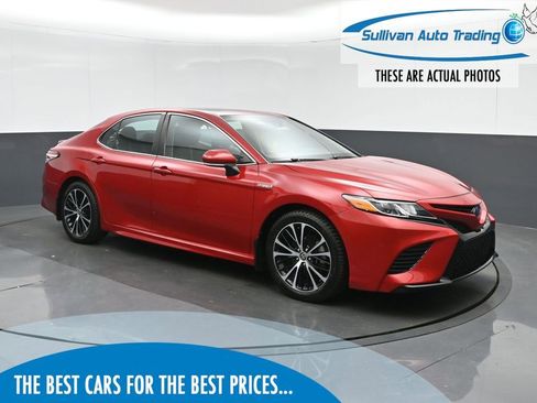 Used 2020 Toyota Camry SE w/ Sunroof Package FWD image 1