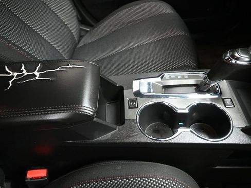 Used 2017 Chevrolet Equinox LT w/ Convenience Package image 28